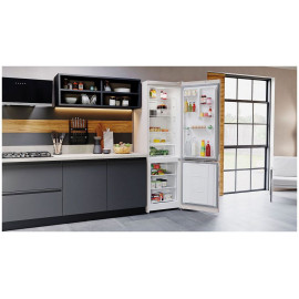 Холодильник HOTPOINT-ARISTON HTS 5200 M