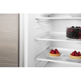 Встраиваемый холодильник WHIRLPOOL arg 590 a+
