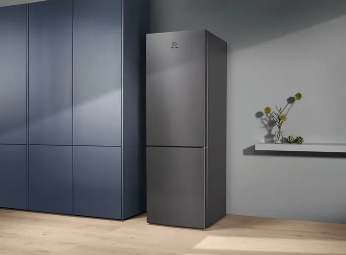 Холодильник ELECTROLUX LNT5ME32U1