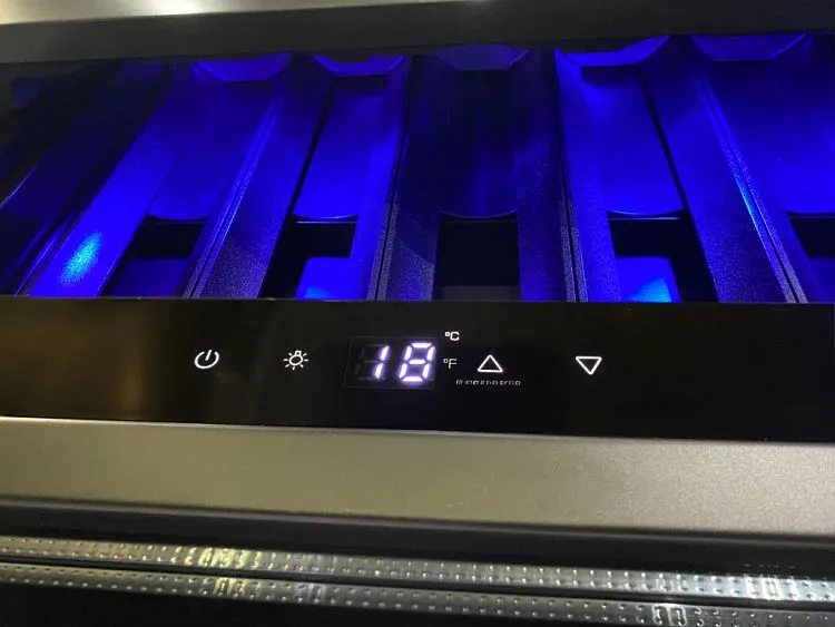 Винный шкаф PANDO PVMC 15-5 CR