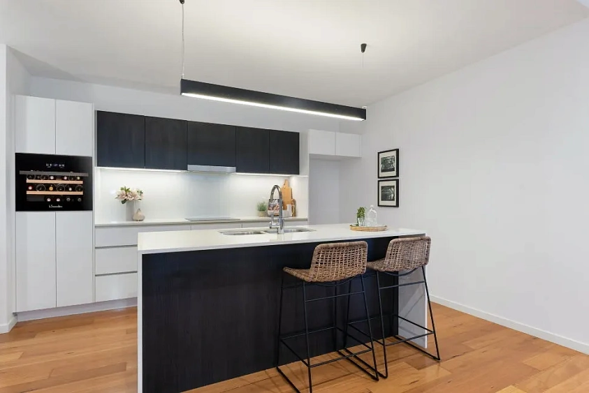 Винный шкаф LA SOMMELIERE LSBI28B