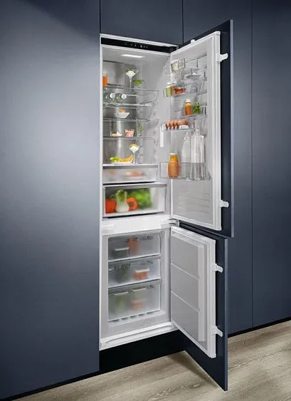 Холодильник ELECTROLUX ENC8MC19S