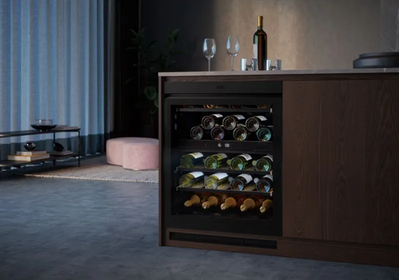 Винный шкаф AEG AWUD040B8B