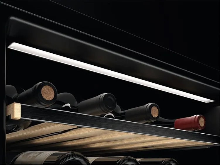 Винный шкаф AEG AWUD040B8B