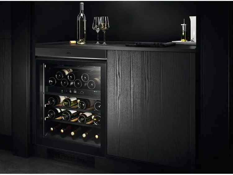Винный шкаф AEG AWUD040B8B