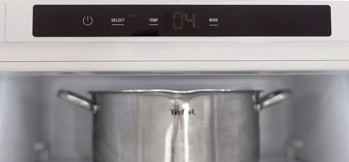 Холодильник SCANDILUX RBI238T