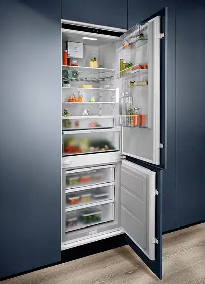 Холодильник ELECTROLUX E7TNGE75S