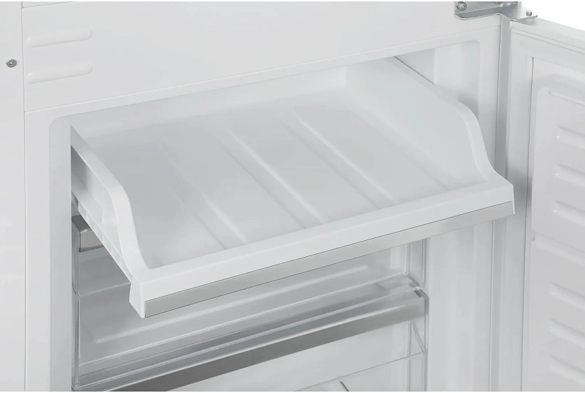 Холодильник HYUNDAI HBR 1786 белый