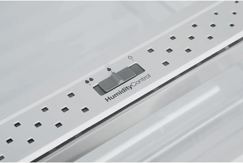 Холодильник HYUNDAI HBR 1786 белый