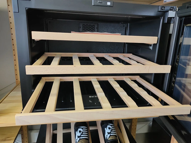 Винный шкаф MC WINE W24W