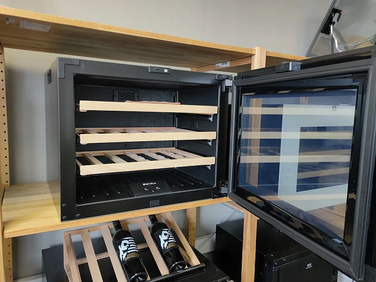 Винный шкаф MC WINE W24W