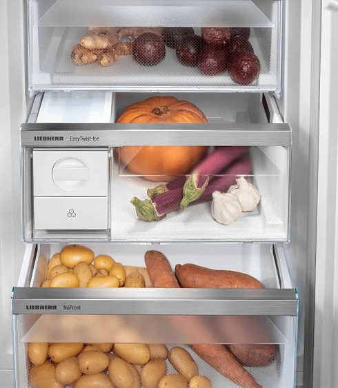 Холодильник LIEBHERR CBNbsa 5753