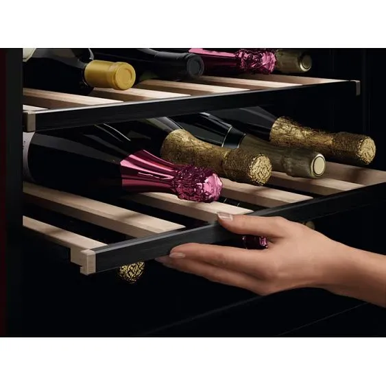 Винный шкаф AEG NKW8P21KAT