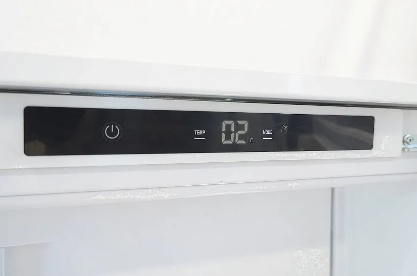 Холодильник SCANDILUX RBI228
