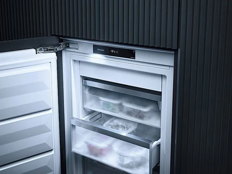 Морозильная камера MIELE FNS 7470 D