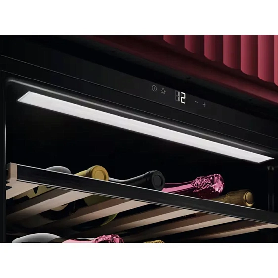 Винный шкаф AEG NKW8P21KAB