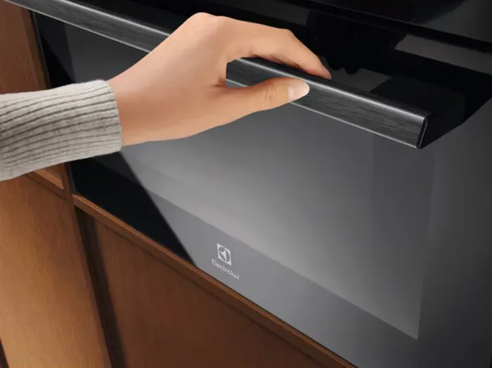 Микроволновая печь ELECTROLUX LVM6E46Z