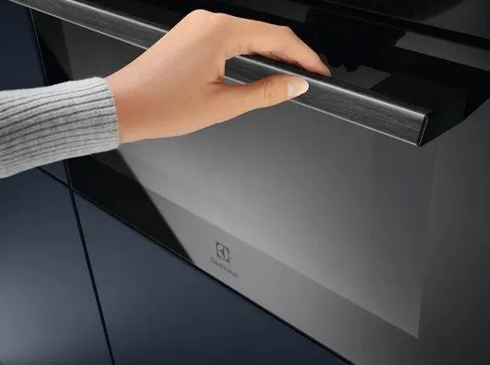 Микроволновая печь ELECTROLUX LVM6E46Z