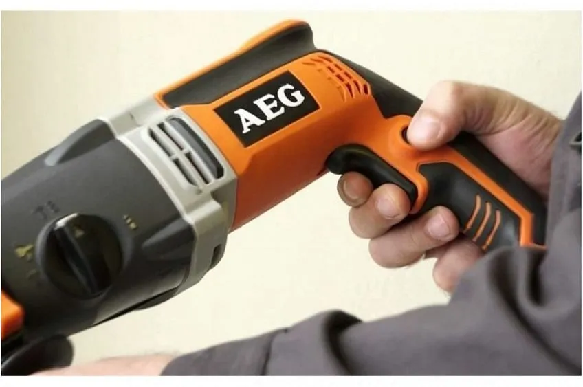 Перфоратор AEG 428190(kh 28 super xe)