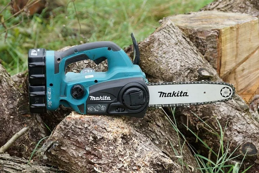 Цепная пила MAKITA DUC302RF2