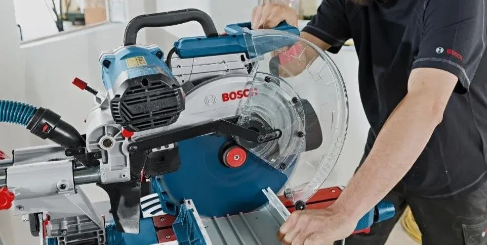 Пила торцовочная BOSCH GCM 12 SDE (0601B23100)