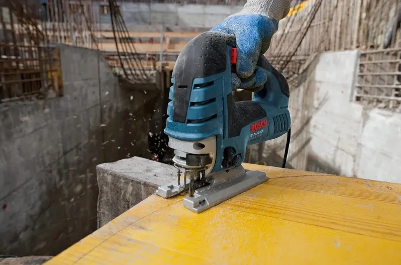 Лобзик BOSCH gst 150 bce