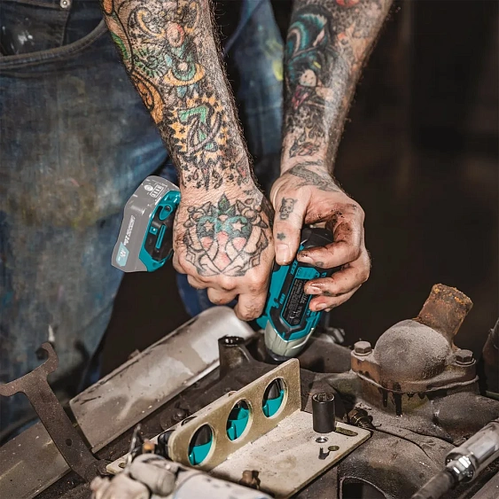 Гайковерт аккумуляторный Makita TW140DZ