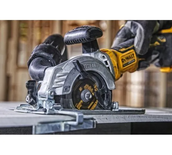 Пила дисковая DEWALT DCS571N