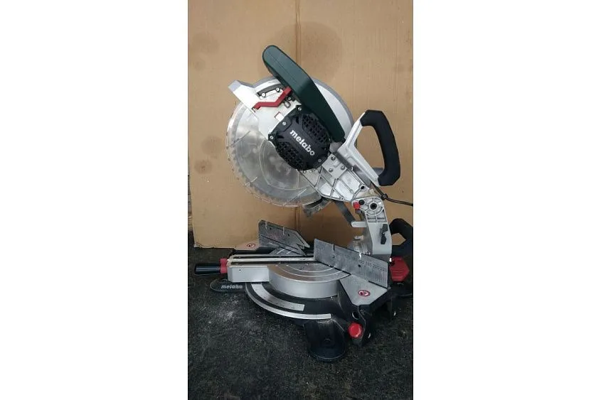 Пила торцовочная METABO KS 305 M