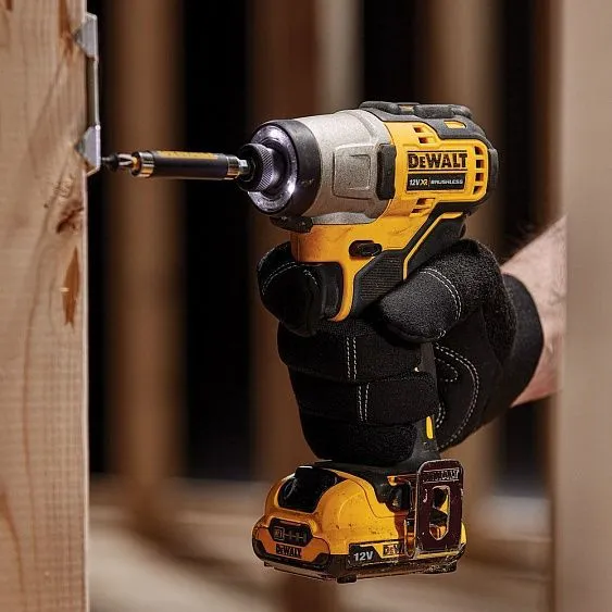 Шуруповерт DeWalt DCF801D2